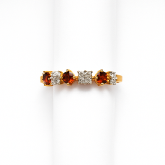 18 KT Yellow Gold Garnet Diamond Ring