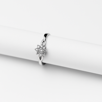 18 KT White Gold Diamond Floral Ring