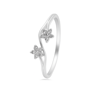18 KT White Gold Floral Diamond Ring