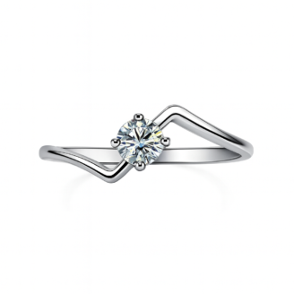 18 KT White Gold Solitaire Diamond Ring