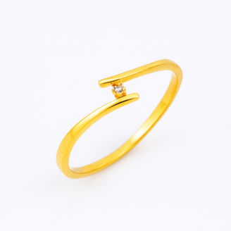 18 KT Gold Diamond Ring