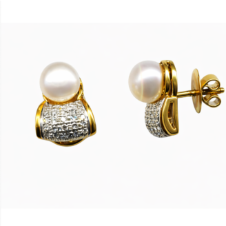18 KT Gold Pearl Stud Earrings
